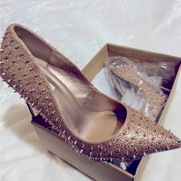 STEVE MADDEN Various Rose Gold Pumps and Matching Clutch Purse - Picture 4 of 10